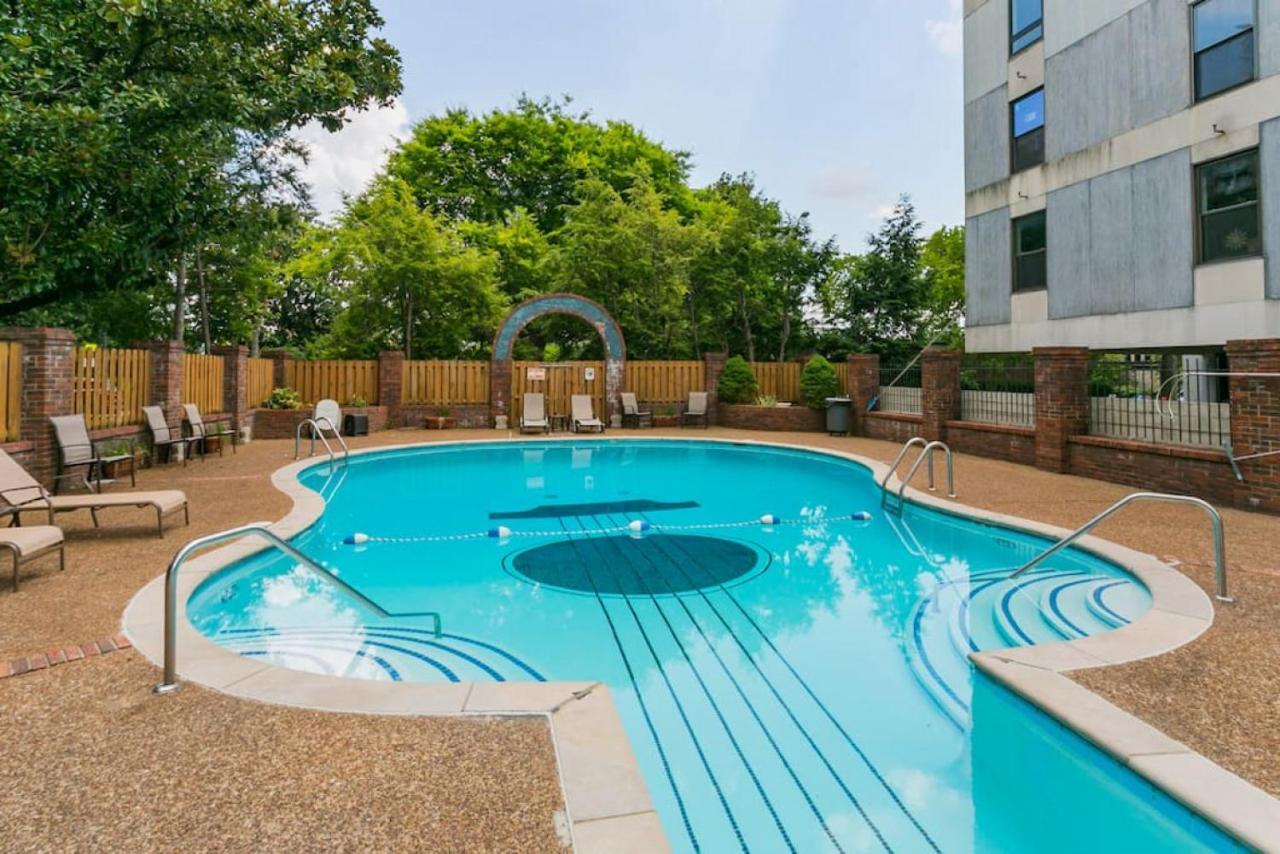 Elvis But Modernized 3 Beds Pool Parking