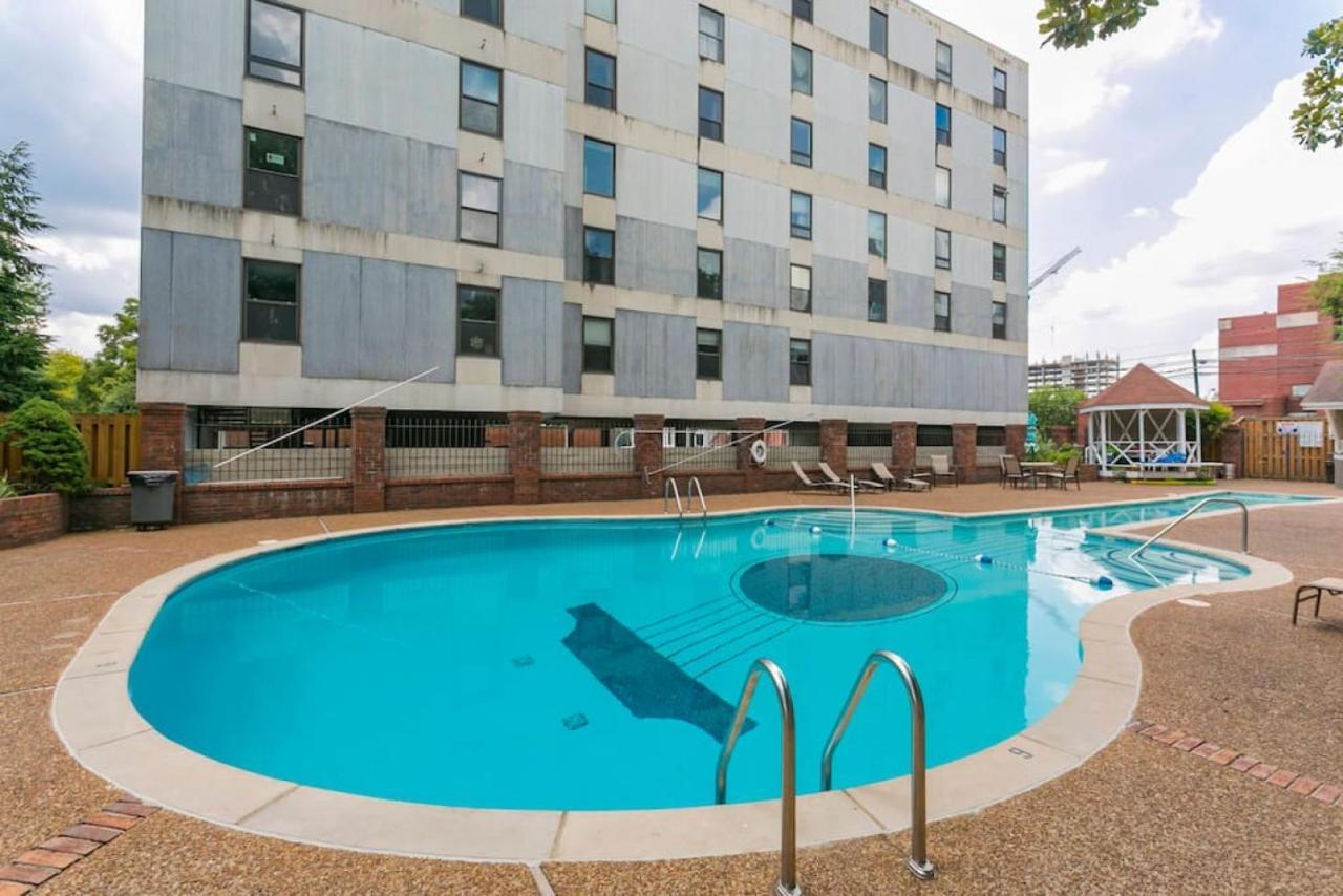 Hébergement de vacances Elvis But Modernized 3 Beds Pool Parking Nashville