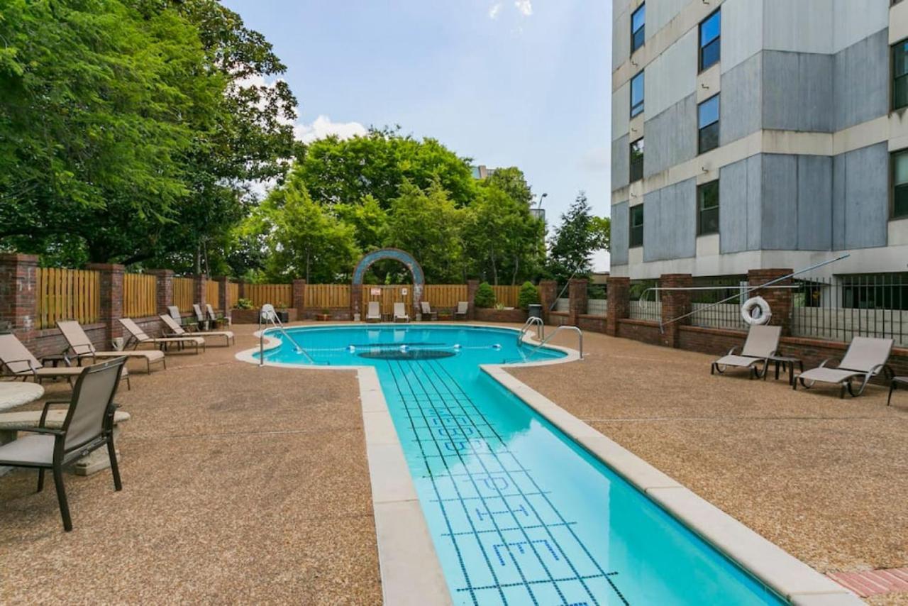 Elvis But Modernized 3 Beds Pool Parking Nashville